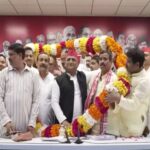 भाजपा के कई नेता सपा में शामिल, अखिलेश बोले- BJP का सदस्य बनने पर ही चुनाव आयोग वोटर बना रहा