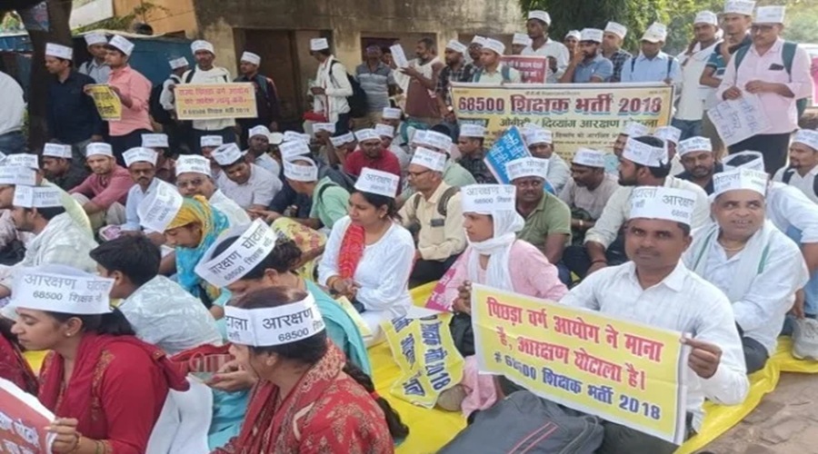लखनऊ में 68,500 शिक्षक भर्ती अभ्यर्थियों ने मंत्री आवास घेरा, नियुक्ति की मांग पर अड़े