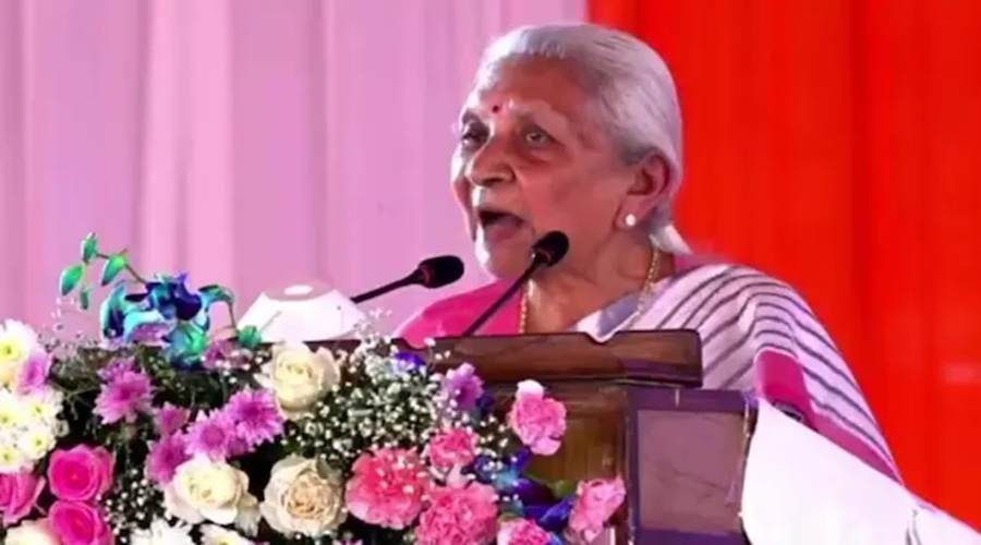 लड़की को मां बनाकर मत छोड़ो, गर्लफ्रेंड बनाने में कोई बुराई नहीं: राज्‍यपाल आनंदीबेन पटेल
