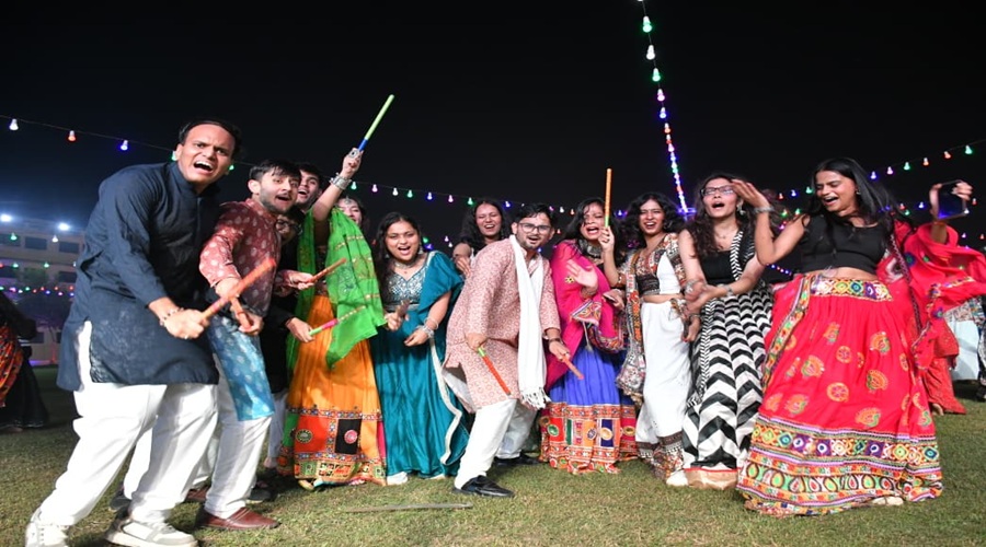 एसआरएमएस मेडिकल कॉलेज में डांडिया उत्सव की धूम