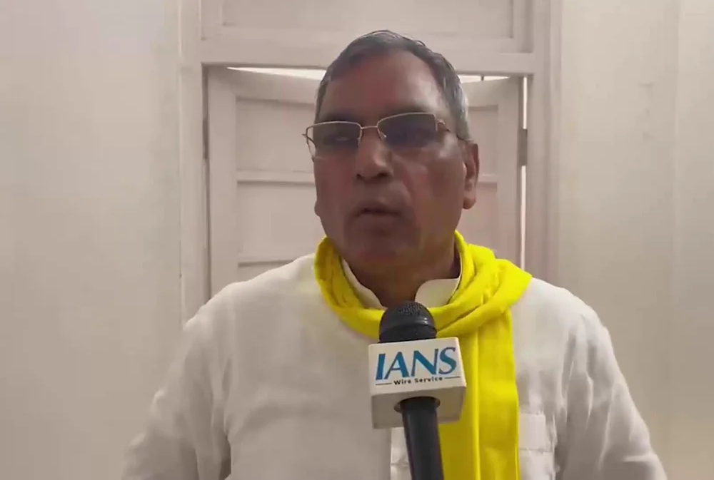 OP Rajbhar: मुसलमान कब तक बिछाएगा दूसरों की दरी…